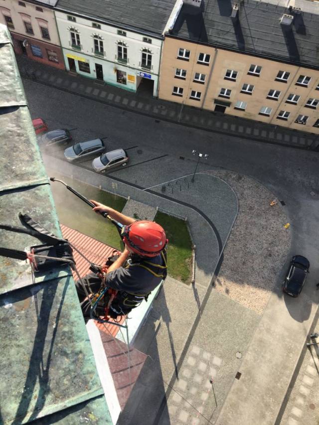 Czyszczenie ciśnieniowe na wysokości